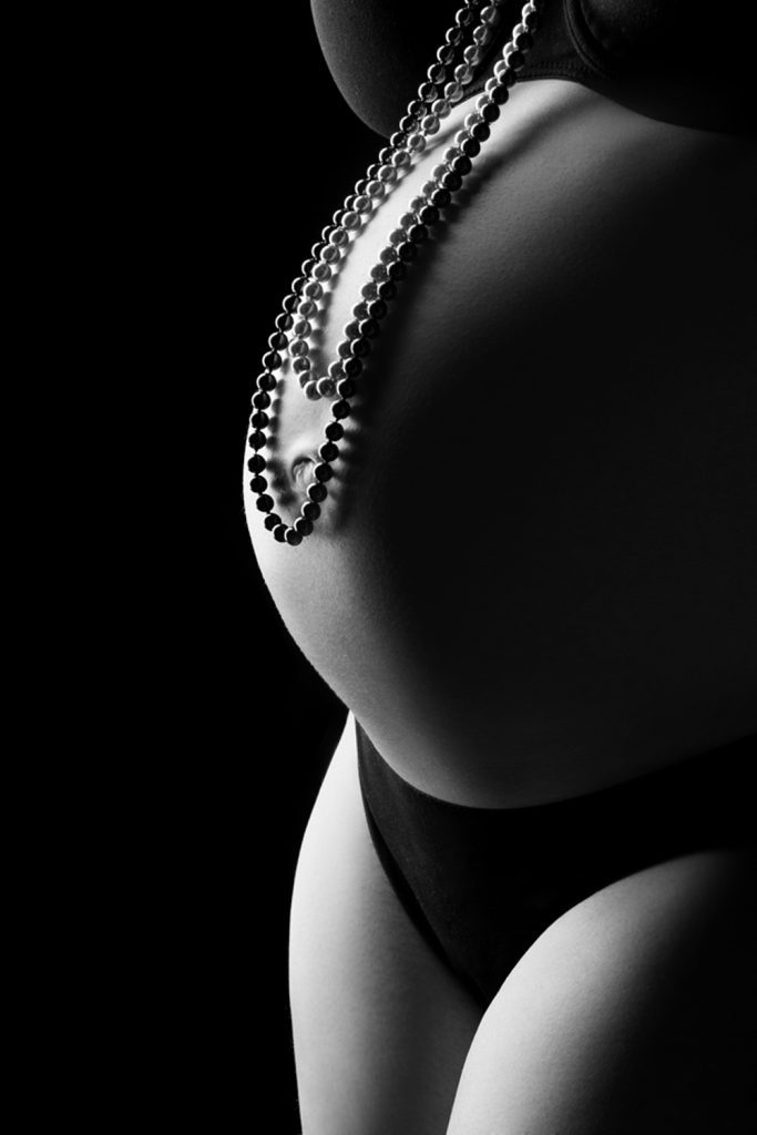 Babybauchfotos, Leipzig, Newborn, Babybauch-Shooting, Bump, Baby belly, Schwarz-Weiß-Fotos, Fotostudiofotografie