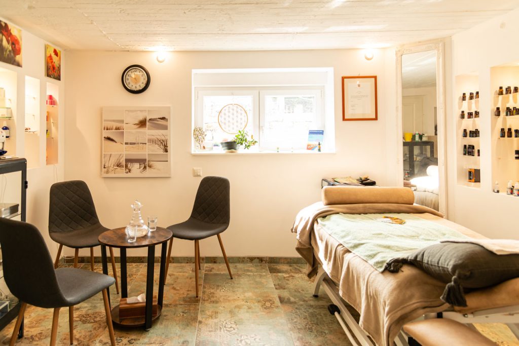 Naturheilpraxis, Grünes Haus, Stralsund, Heike Jäkel, Ostsee, Mitarbeiterporträts, Business Porträt, Firmenfotos, Bewerbungsfotos, Firmenfotografie, moderne Businessfotos, Mitarbeiterfotos, Mitarbeiter Fotografie, Jugendweihe, Konfirmation